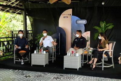 (dari kiri ke kanan) CEO Pesona Khazanah Ramadhan, Andrei Satriawan;  CEO Gudang Mahakarya Indonesia-Bau Nyale Festival, Lalu Chandra Yudestra;  Sub-Koordinator Strategi Acara Regional di Kementerian Pariwisata dan Ekonomi Kreatif RI, Vicki Apriancia;  MC Sinta Sukmadewi (PRNewsfoto/Kemenkominfo)