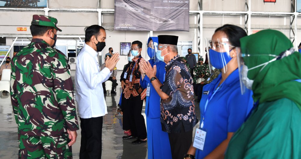 Presiden Indonesia bertemu dengan keluarga awak kapal selam yang tenggelam