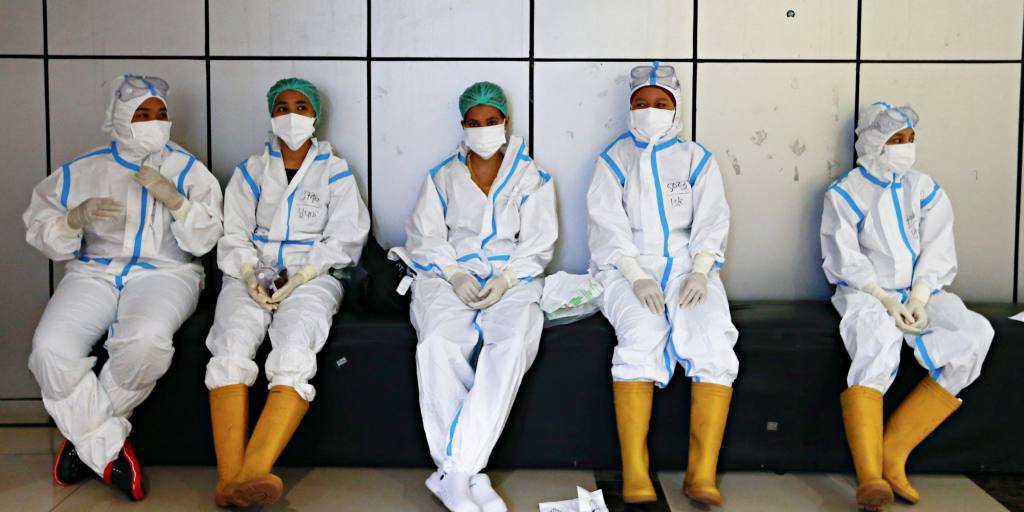 Wabah virus corona di Indonesia membebani rumah sakit, menimbulkan kekhawatiran Delta