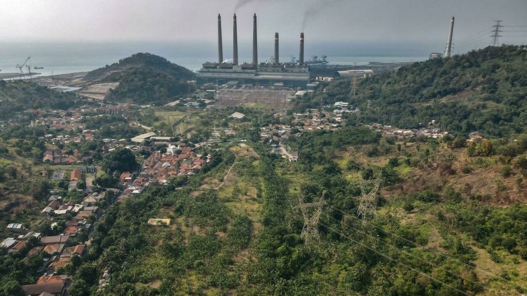 Indonesia melarang ekspor batu bara pada Januari karena kekhawatiran tentang pasokan domestik