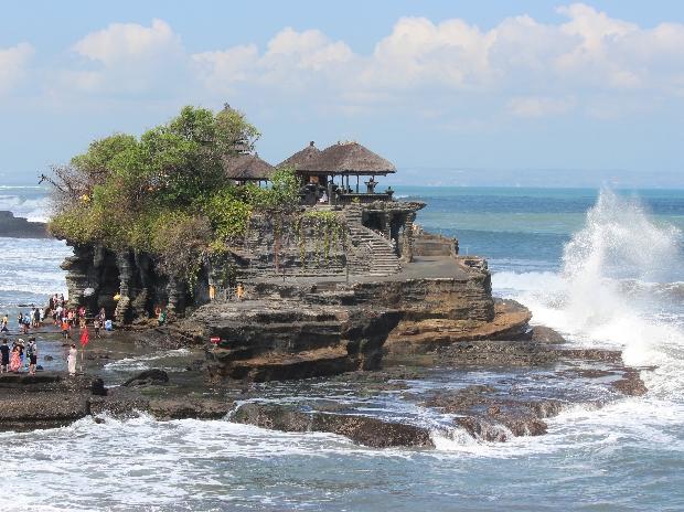 Bali membuka kembali penerbangan internasional untuk turis untuk pertama kalinya dalam 2 tahun