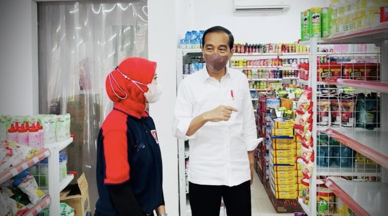 Bagi orang Indonesia, minyak sawit tersedia di mana-mana kecuali di rak supermarket