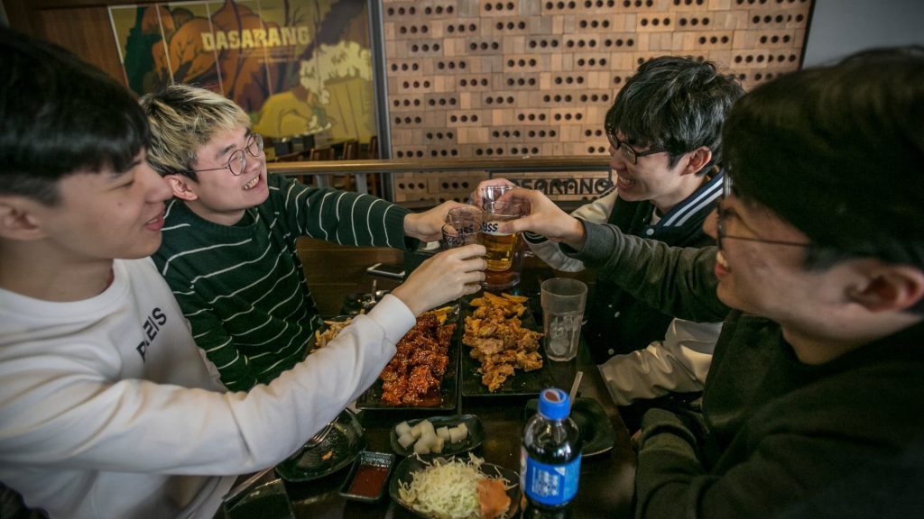 Di restoran ayam goreng Korea Selatan, tekanan minyak sawit memicu kekhawatiran inflasi