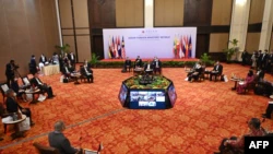 Pandangan umum menunjukkan para menteri luar negeri Perhimpunan Bangsa-Bangsa Asia Tenggara (ASEAN) menghadiri Retret Menteri Luar Negeri ASEAN di Phnom Penh pada 17 Februari 2022.