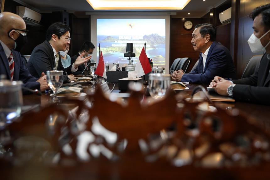 Menteri Keuangan Lawrence Wong dan para pemimpin Indonesia menjajaki area pertumbuhan baru